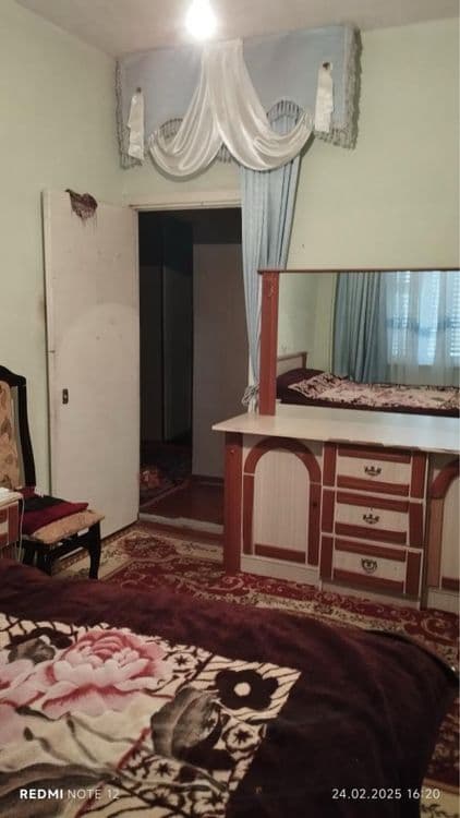 SROCHNA  BEZ REMONT Arancha  3 xonali kvartira sotiladi   3 qavat — 2