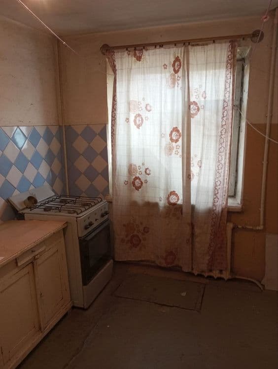 Ялангач продается 1 ком квартира ,,ориентир  парк Локомотив,, 1й этаж — 3
