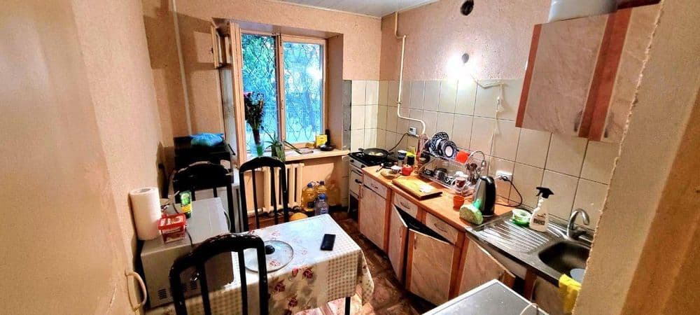 1/1/4 массив Ялангач, ориентир 7 я поликлиника,дом кирпич,26 м2 — 2