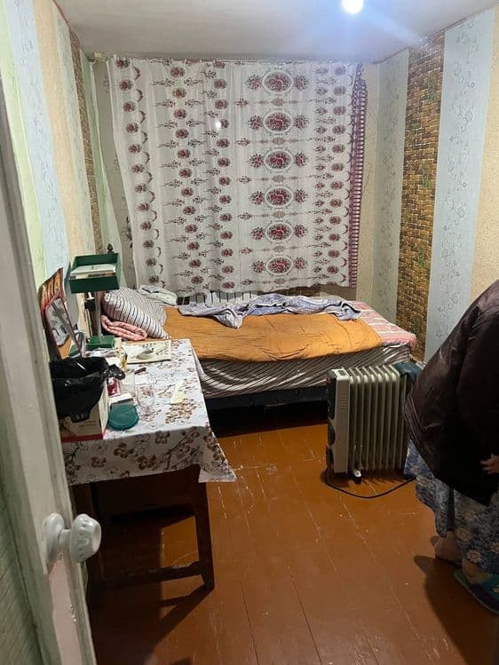 Актябр  бозорчасини  олдида  3  хона  сотилади — 5