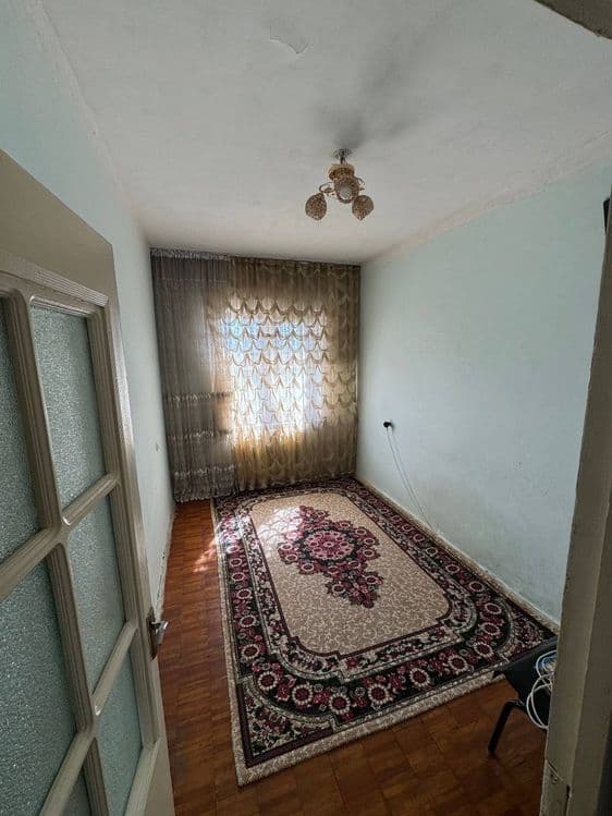 2/5/5 (5 этаж). Сергели 4. Квартира 57 м², дом панельный. Метро 800 м — 3