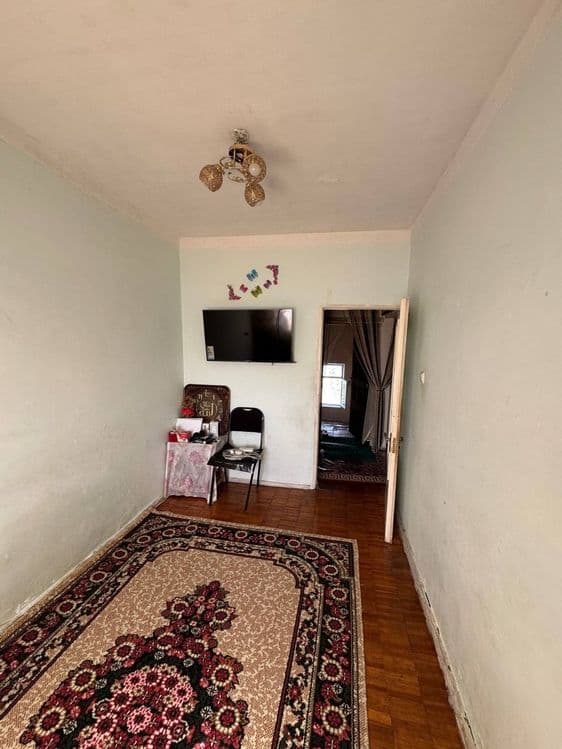 2/5/5 (5 этаж). Сергели 4. Квартира 57 м², дом панельный. Метро 800 м — 4