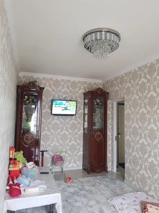Продаётся 2 комнатная на Авиасозлар 2. Кадышева — 2