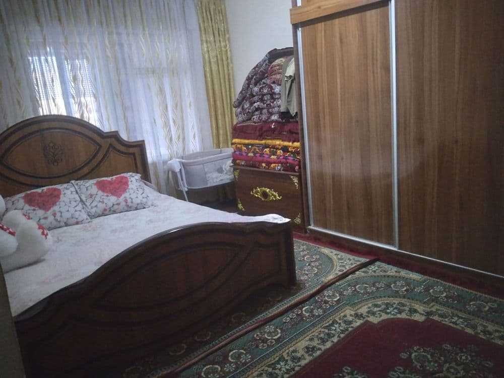 3 xonali kvartira sortiladi 4 etajli domi 2 etaji — 2