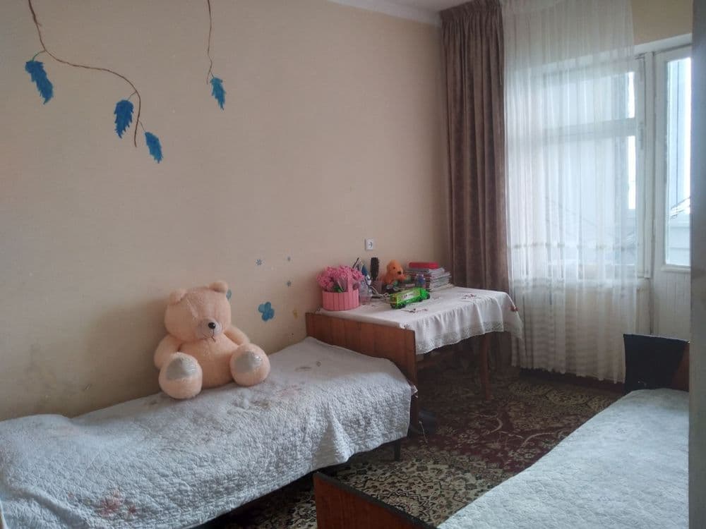 3 xonali kvartira sortiladi 4 etajli domi 2 etaji — 3