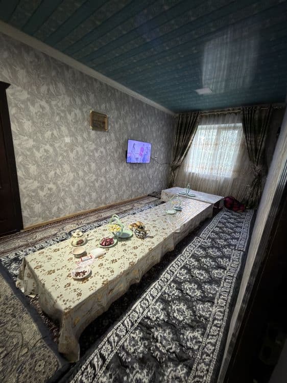Продаётся 4-комнатная квартира в городе Чирчик — 1