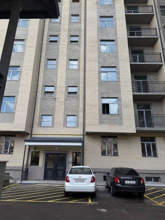 Новостройка куйлюк массив 5 4 комнатная+сокол 1 этаж 135м² — 2