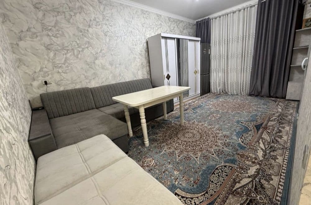 1в2/4/5 Максим Горький Буюк Ипак Йули Художник 39м2 до метро 3 минут — 1