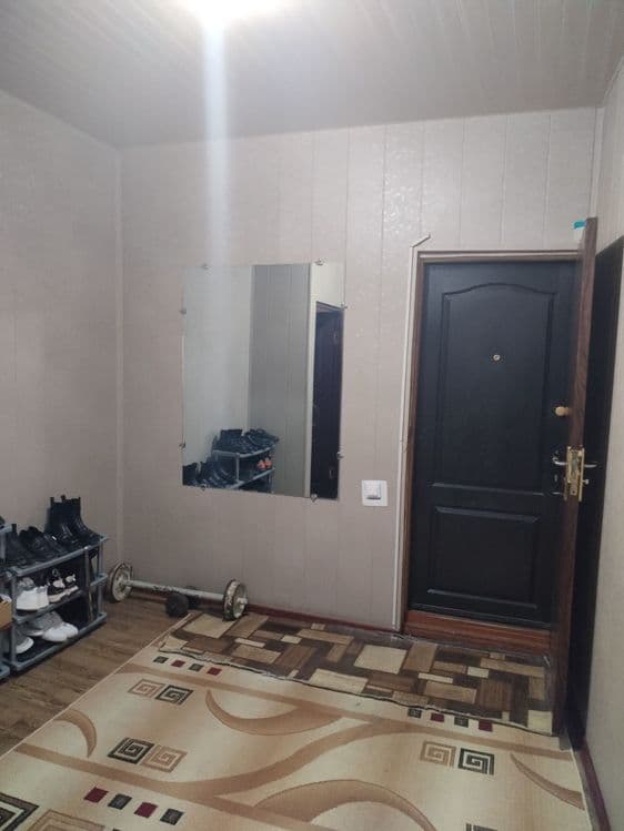 Продаётся 3комнатная квартира , 4этаж,9микрорайон по середине,не торце — 1