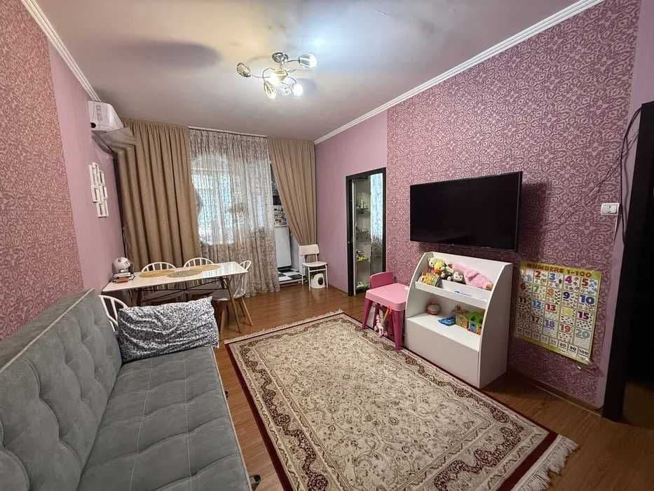 СРОЧНО Ялангач! Продается 2в3х-комнатная! Магазин Алиса 44м2! — 1