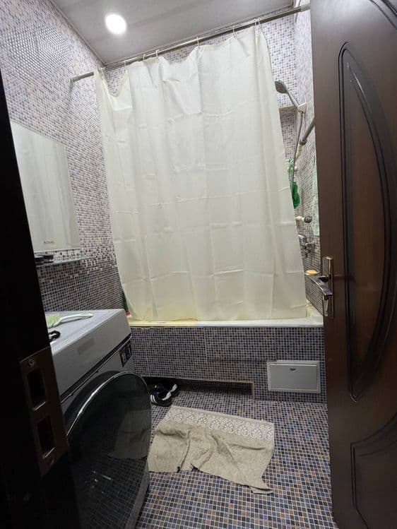 Сергели- 4 бекат метро 1,7 балкон 4 хонали Уй сотилади 69000 — 2