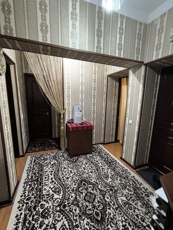 Продам 3 ком кв в Янгихаетском районе 3/2/4 кирпич — 3
