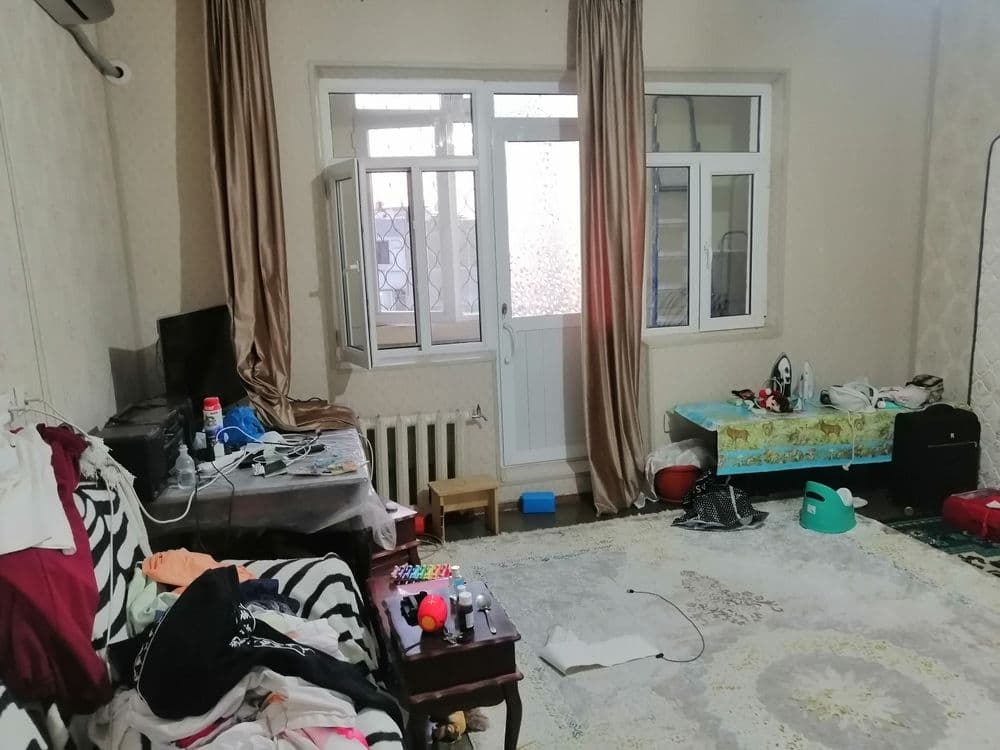 Продаётся 3 комнатная квартира возле паркентского рынка — 1
