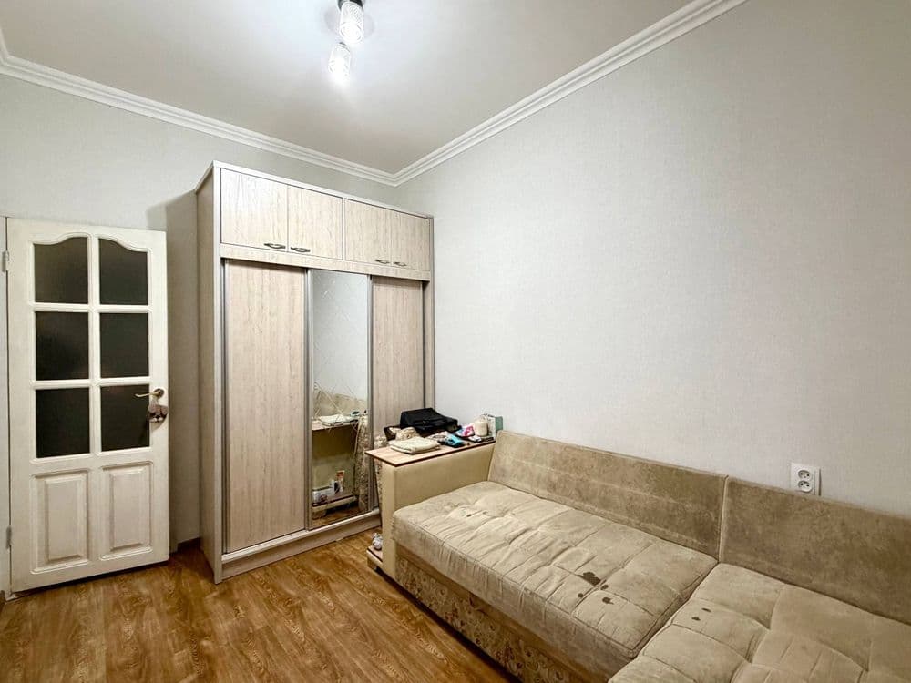 2/2/4,Братские,Яккасарай,садик-273, школа -100, можно под Ипотеку — 5