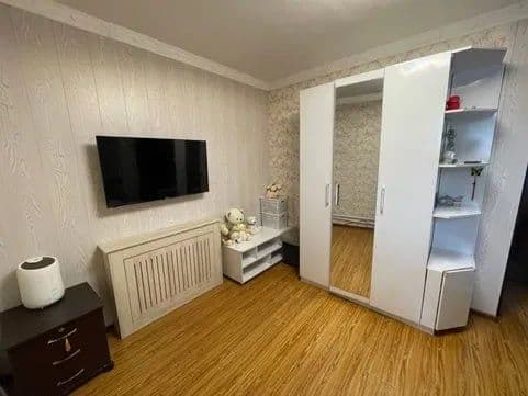 Продаётся Космонавт 1в2/2/5 с мебелью техникой ремонт хороший ! — 1