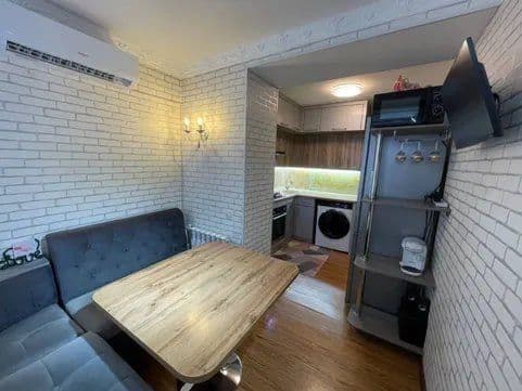 Срочно Продаётся Космонавте 1в2/2/5 с мебелью техникой ремонт хороший — 2