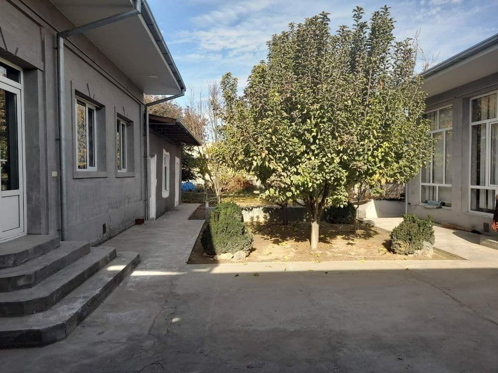 Nazarbek Turkistonda srochniyga hovli sotiladi ōzimizani uy — 1
