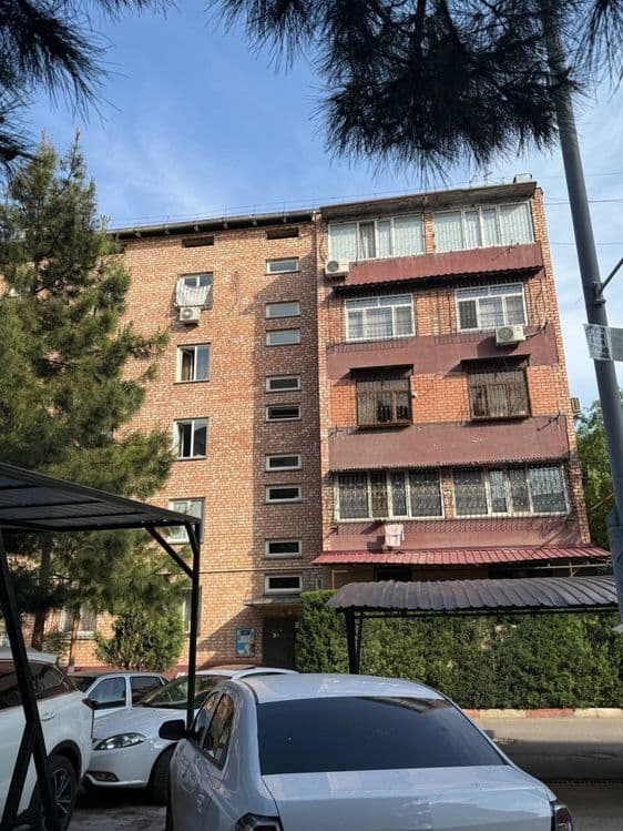 Qorasuv 6 bozor yonida bankvskiy dom — 2