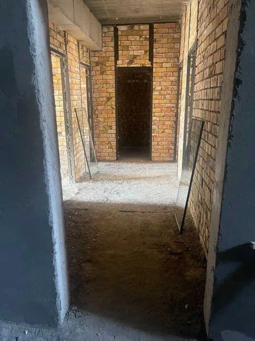 Срочно продается в Мирабатском районе новостройка — 3