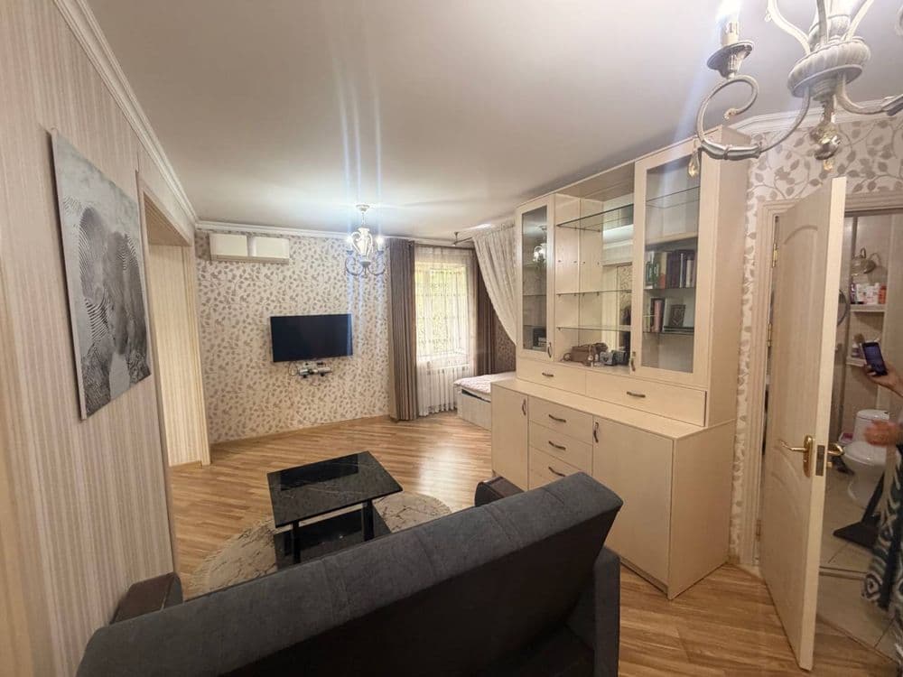 Продается Квартира  Мирзо Улугбекский район  Ц-1  Street 77 2/2/4 — 5
