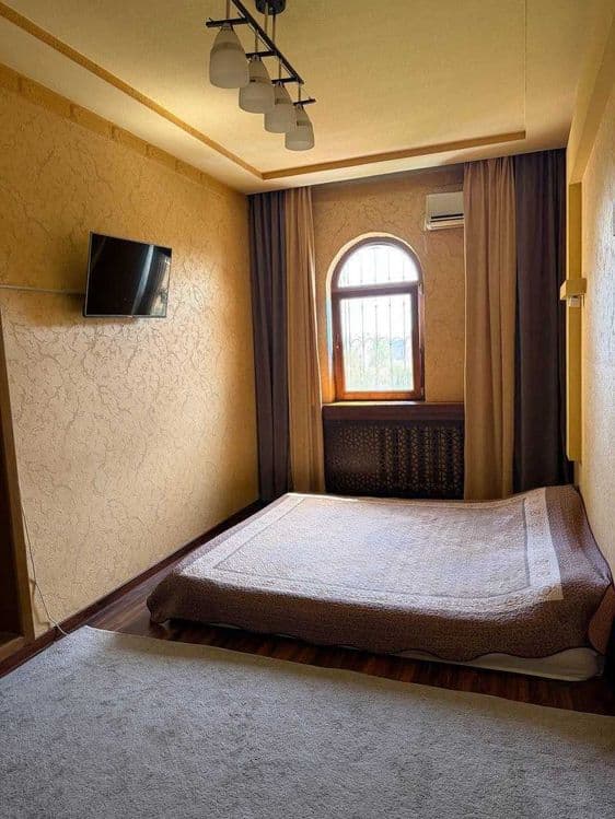 Продаётся 4х ком.кв. квартира в Мирзо-Улугбекском районе — 1