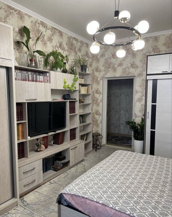 СРОЧНО Высокопотолочка 3 ком 83 кв.м. с ремонтом — 1