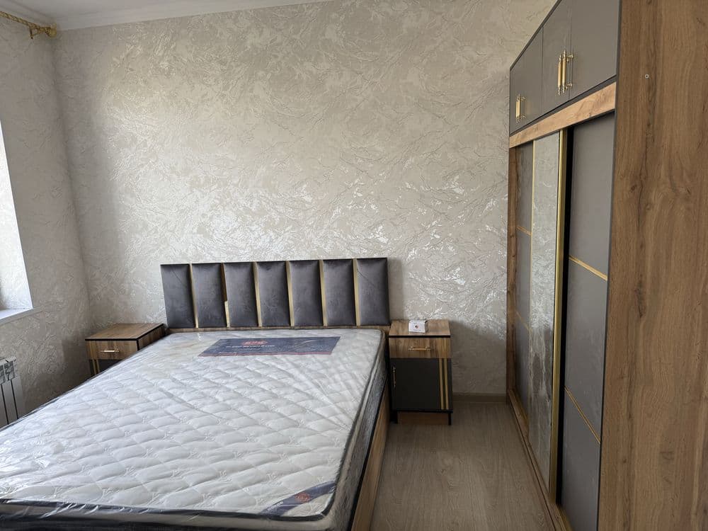 Novastroyka yengi uy yashnabod katelniy rayon 4 xona — 6