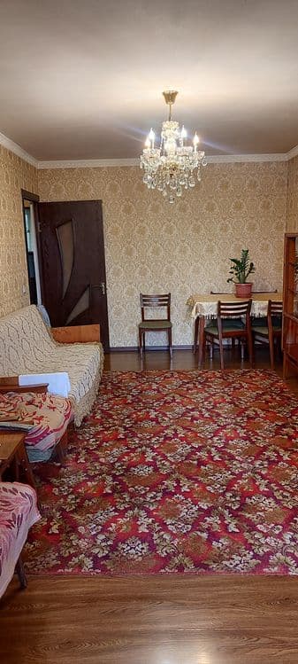 Метро БИЙ, 3 комнатная кирпич балкон 2*6  78 м.кв парковка — 1