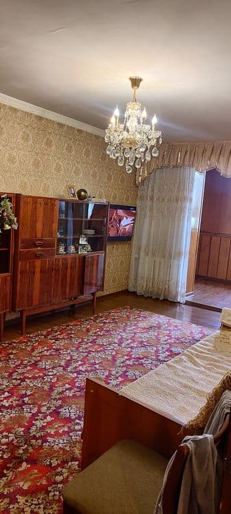 Метро БИЙ, 3 комнатная кирпич балкон 2*6  78 м.кв парковка — 2