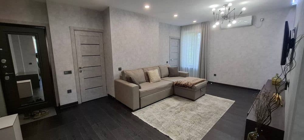 Мирзо-Улугбекский р-он квартира 2-комнатная 45м² торец укомплектована — 2