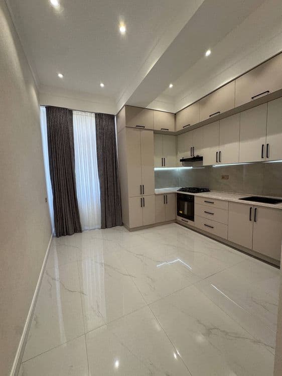 3х комнатная квартира Ор-р:трц High Town — 4