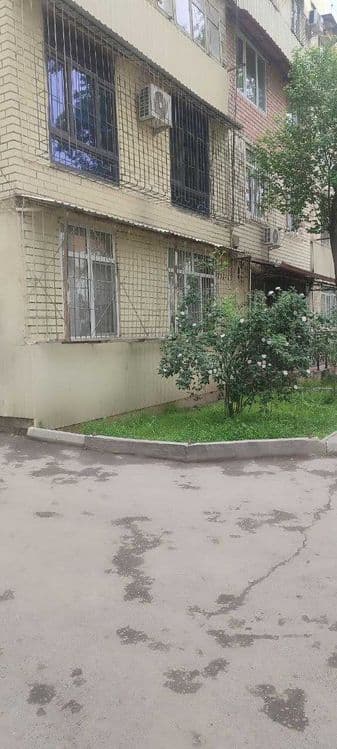 Срочно Продаю‼️2 ком 1 этаж Под Офис Яккасарай ул.Бобура 1 линия 60квм — 1
