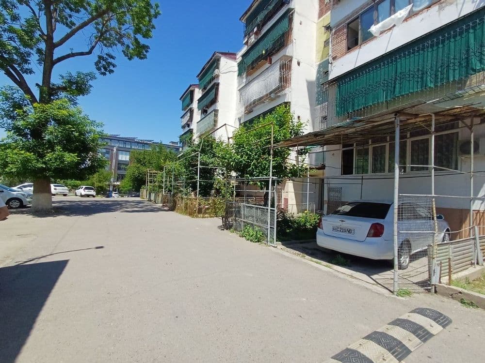Продам свою квартиру Шайхонтохур Кокса дарвоза 4/1/5 — 1