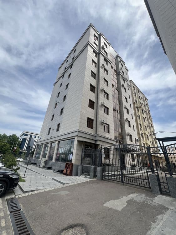 Продается 3-х комнатная квартира, своя — 2