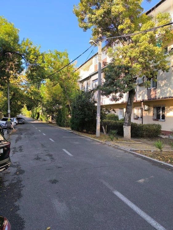 Продаётся  квартира  в доль  дороги  ( не жилой  центр города) — 1