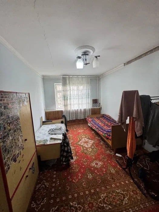 АК Продаётся 4-комнатная квартира в Мирабадском районе.

Ориентир: рес — 5