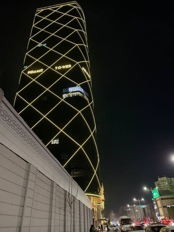 Piramit tower 31 этаж 67кв. Коробка , ор-р ул бабура , текстильный — 1