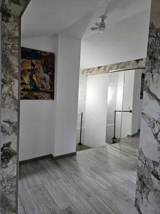 *Сталинский дом 4ком квартира, Метро Ойбек,Госпитальный,Центр.Пол ключ — 4
