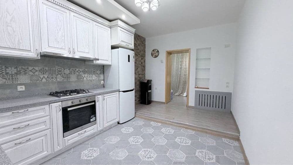 4 комн.  Квартира Ойбек — 5