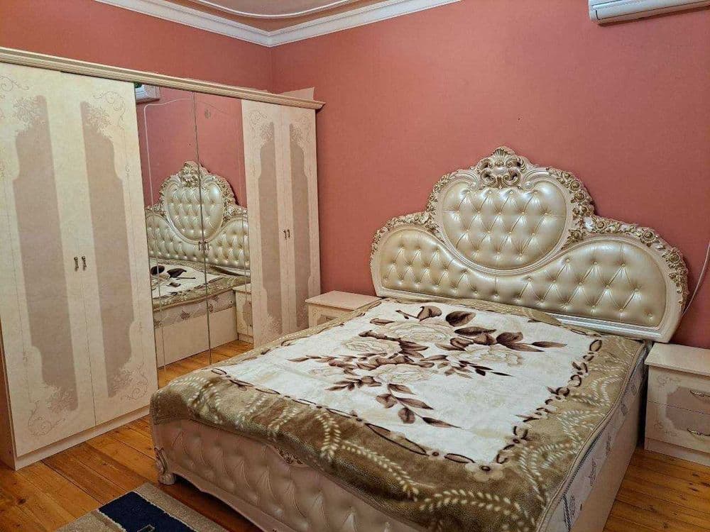 Ойбекда 4 хонали, 3-каватда квартира сотилади, 150 м2 — 1