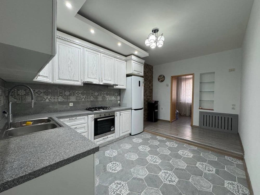 Продается 4х комнатная квартира,метро Ойбек,ул Нукусская,182м2 — 1