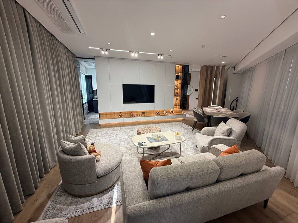 Akay City Продается 3 комнатная квартира ремонт ул.Кары Ниязова Дархан — 1