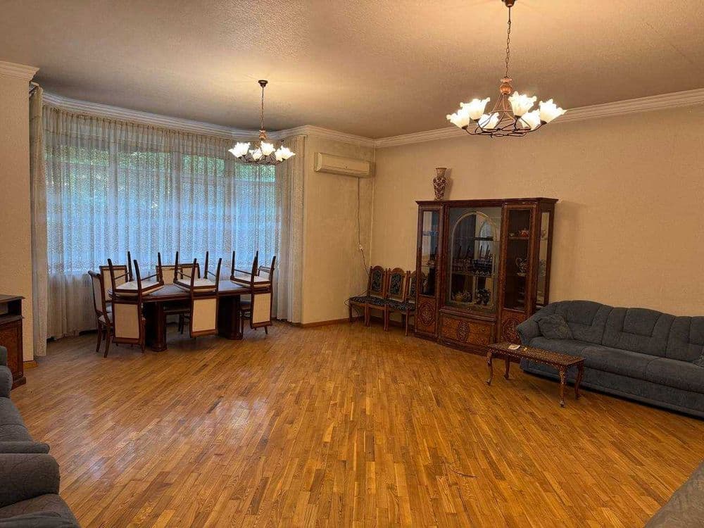 ул.С.Азимова Японское пос банковский дом 3-комн 2/6 205 м² 2 с/у — 2