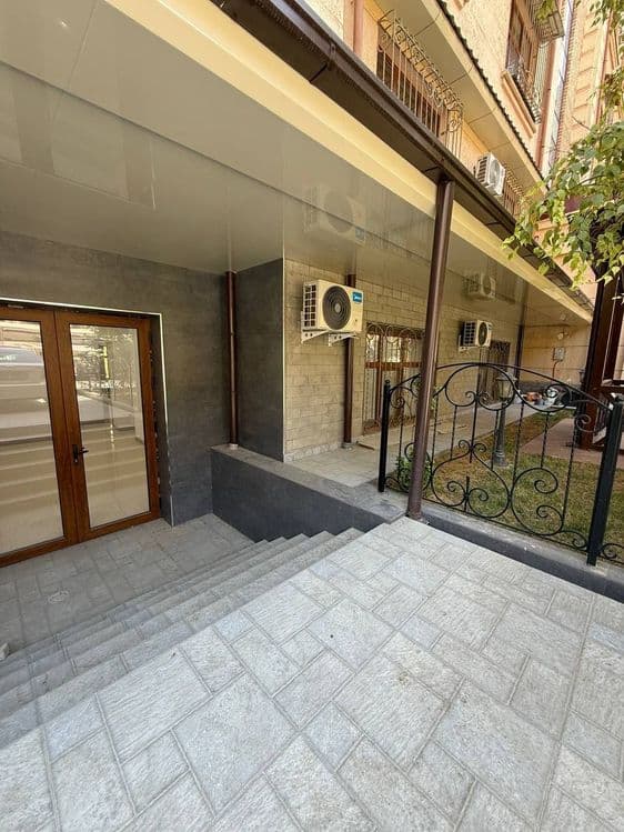 Сотилади Продаётся Мирабад улица Чехова 242м2 5 комнат ор. Школа 60 — 3