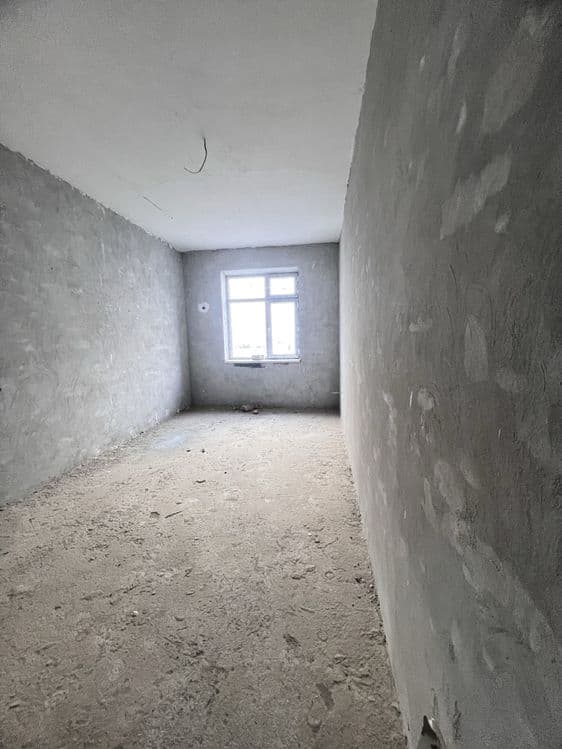 Kvartira sotiladi srochno! — 2