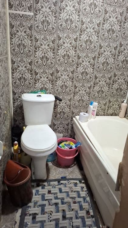 1-xonalik srochniy sotiladi Kogon shahar Kamarova ko'chasi 2-etaj — 4