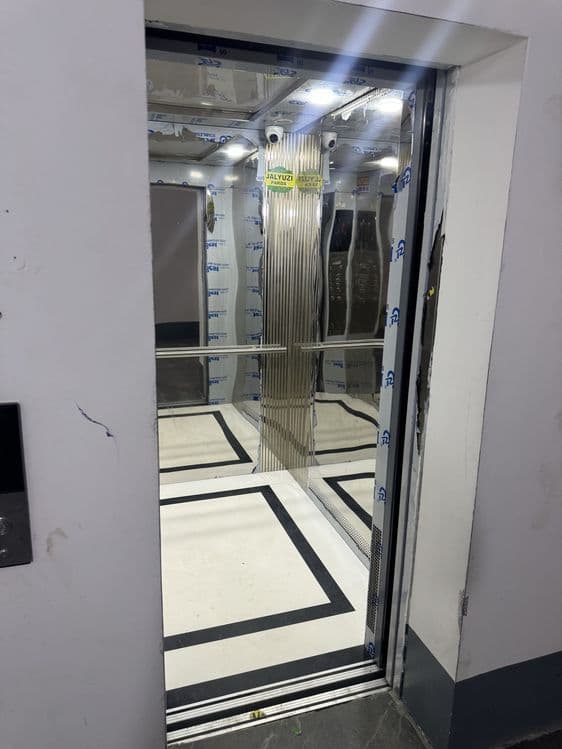 64 kv kvartira sotiladi 1 etajda joylashgan manzil turbaza — 2