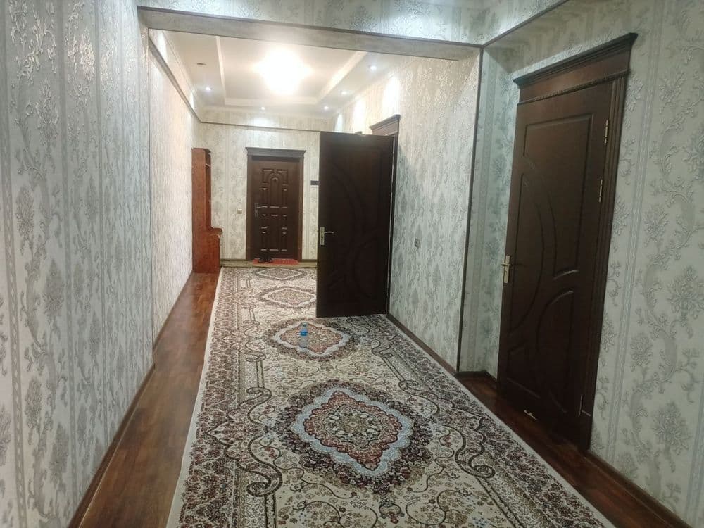 Jizzax Shahar Vokzal ko'chada ikkinchi etaj 3 xonali 120 kv uy sotilad — 1