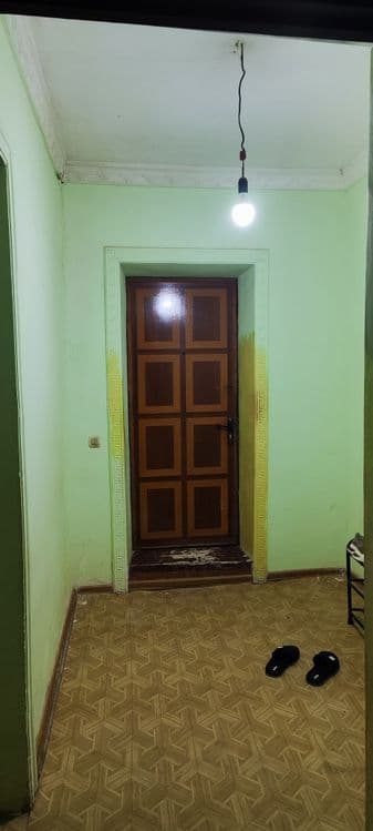 Dom 3 xonalik , Davlat xizmatlari yaqinida . — 1