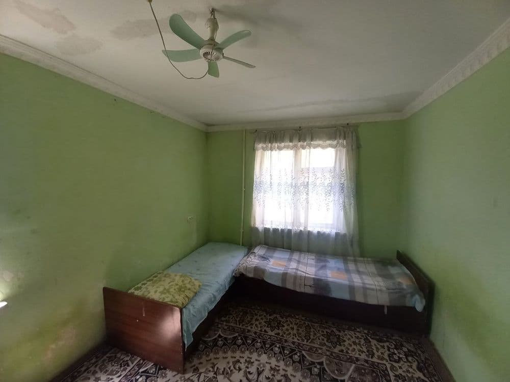 Qarshi shahrida Yashil bozor orqasida 1 xona 2 xona qilingan — 1